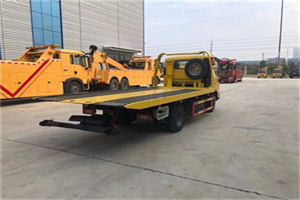 江城非事故拖车